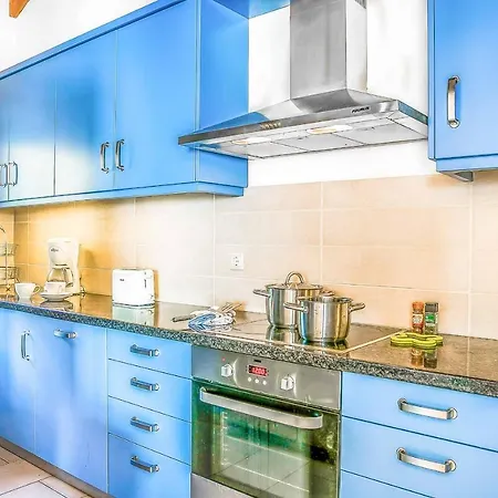 Louloudia Villa Ratzaklíon